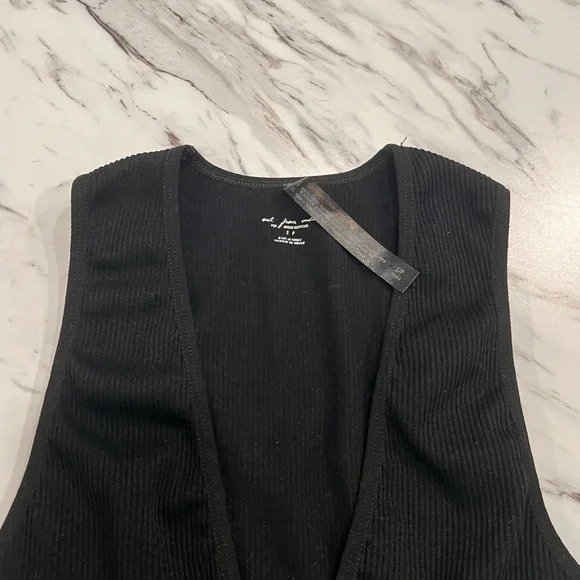 3/$25 BDG Urban Outfitters Josie Ribbed Crop Top Black Size Small - Picture 3 of 5